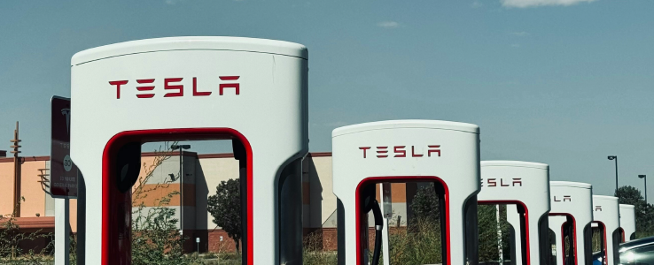 Tesla zbuduje swoją fabrykę chipów AI - partnerem być może Intel