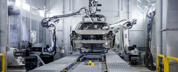 Geely ostrzega przed nadprodukcją w branży motoryzacyjnej