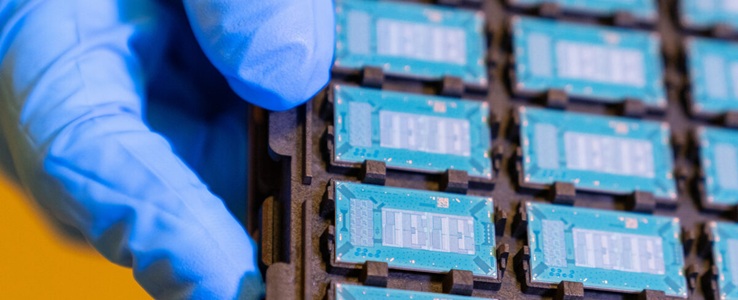 Intel współpracuje z Lens przy pakowaniu półprzewodników