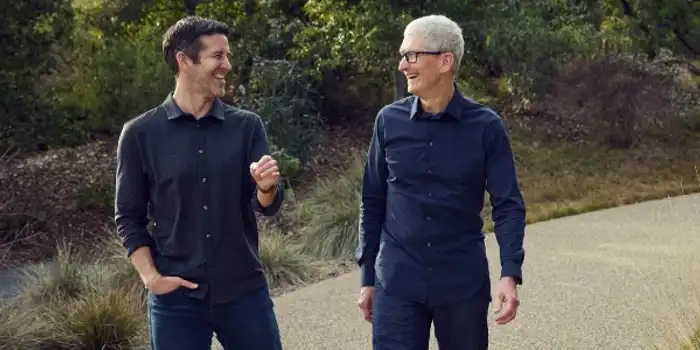 John-Ternus-Tim-Cook