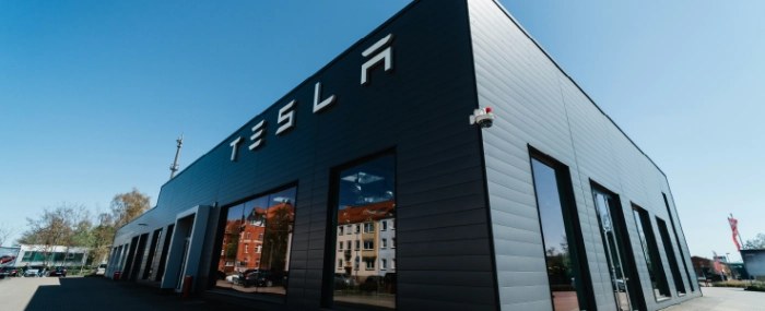 tesla-logo-on-building