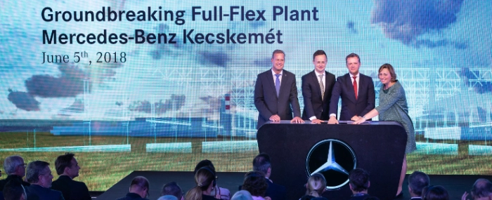 Mercedes-Benz-opening-Hungary1