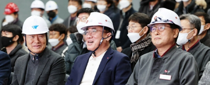 tool-in-ceremony-Gumi-No4-factory