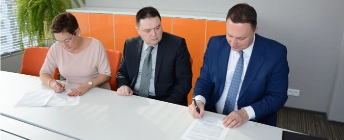 ARA-investment-signing