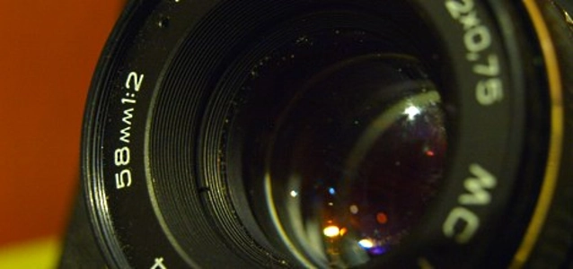 camera_zoom_on_the_lens