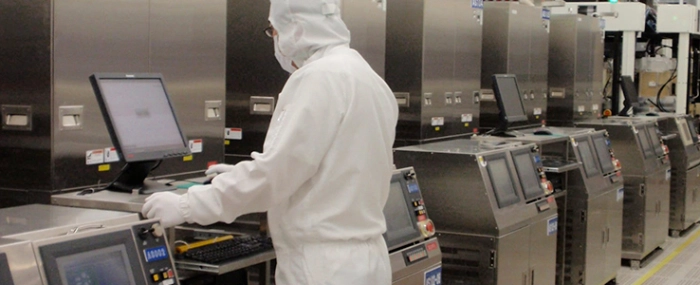 naka-factory-300mm-production-employee