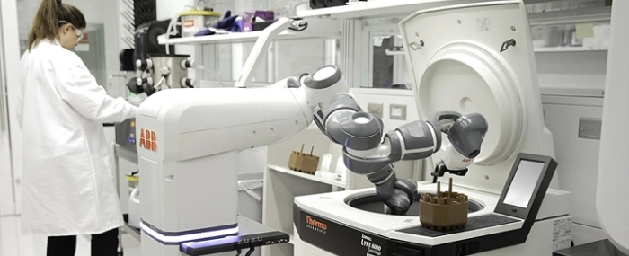 Yumi-in-laboratory