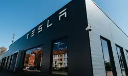 tesla-logo-on-building