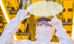 Dresden-factory-worker
