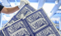 man-handling-pcbs