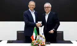 JS-Choi-Ferrari-CEO-Benedetto-Vigna