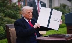 Trump-signing-executive-order-tariffs