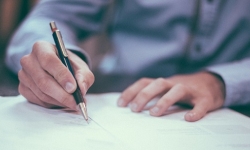 contract-signing