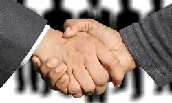 geralt-hands-handshake3