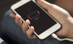rawpixel-smartphone-charging
