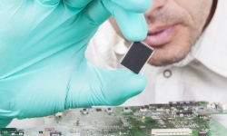 verifying-microchip