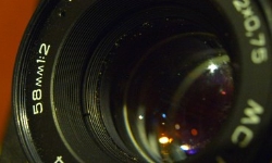 camera_zoom_on_the_lens