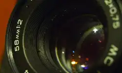camera_zoom_on_the_lens