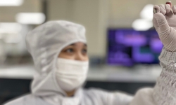 assembly-test-factory-employee