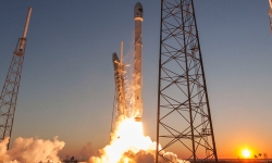 Liftoff-Falcon-9