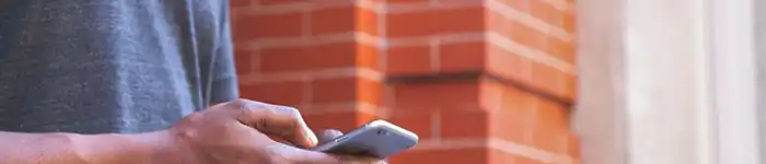 man-holidng-smartphone