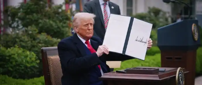 Trump-signing-executive-order-tariffs